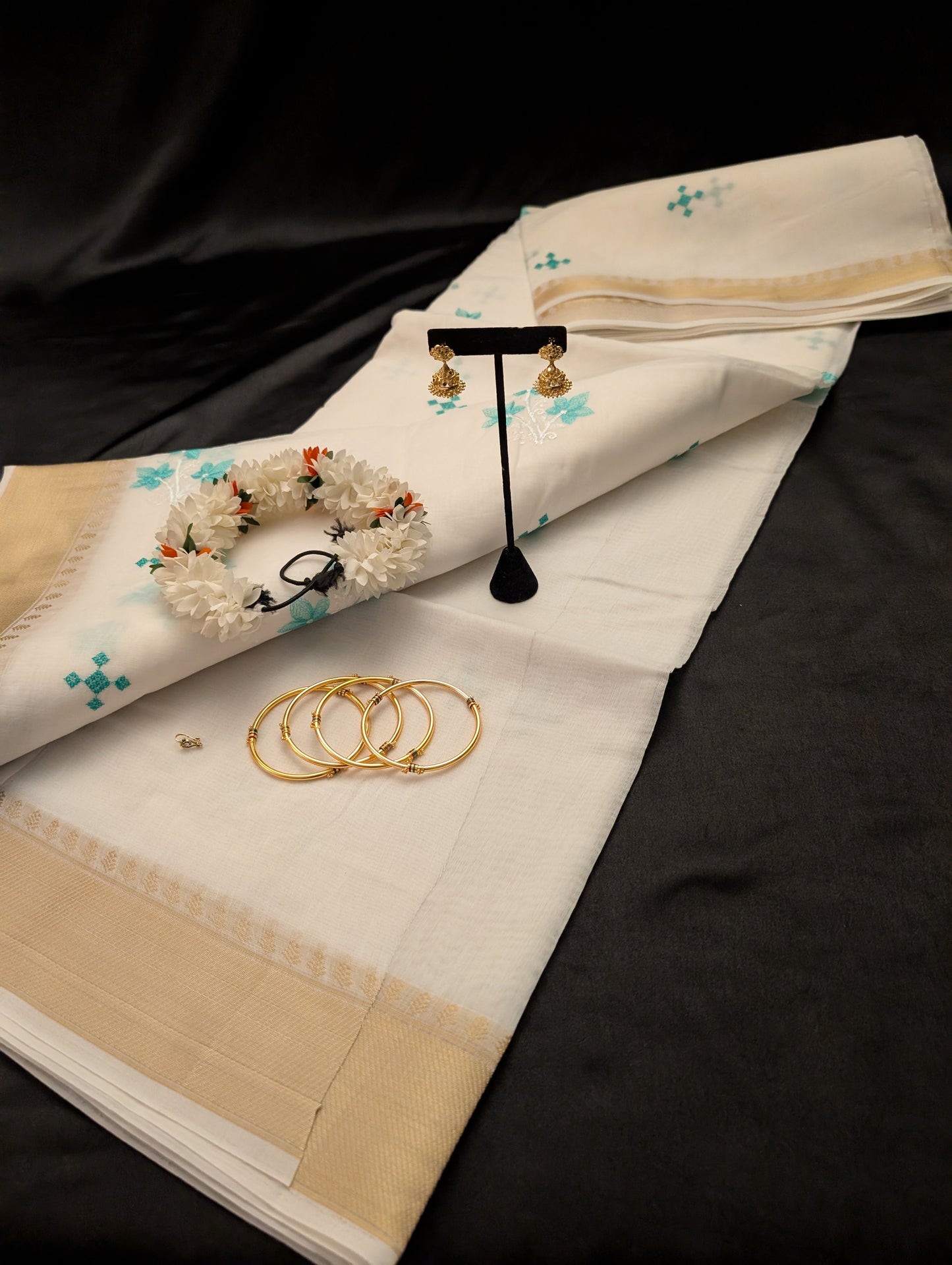 Kerala White Designer Saree – Teal Thread & Gold Border - Full Set