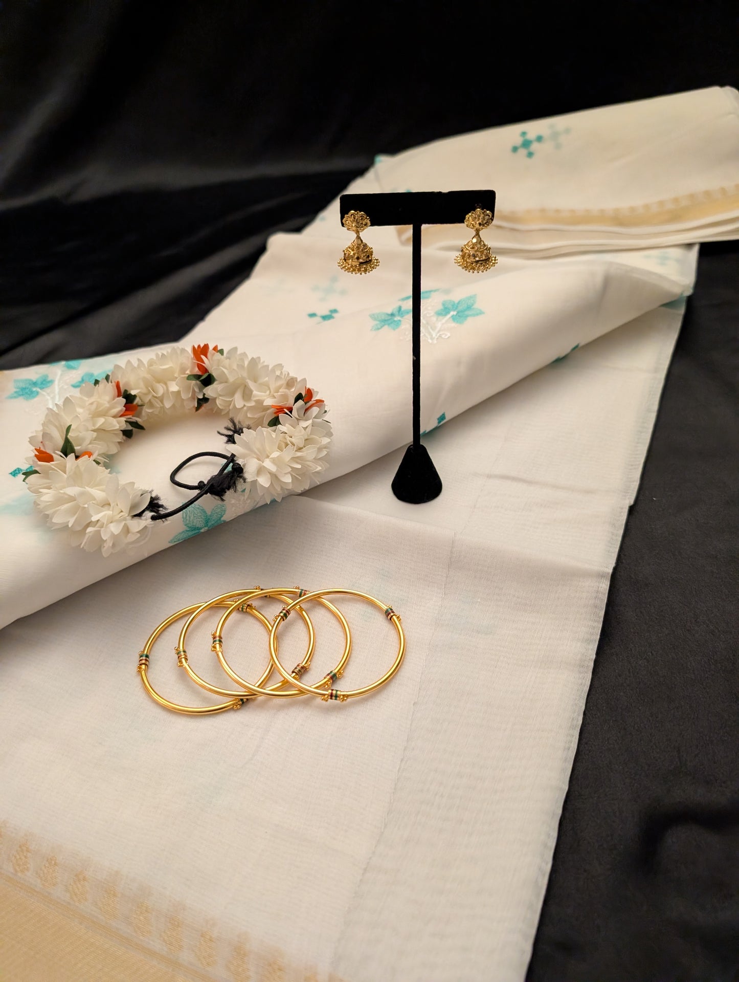 Kerala White Designer Saree – Teal Thread & Gold Border - Full Set