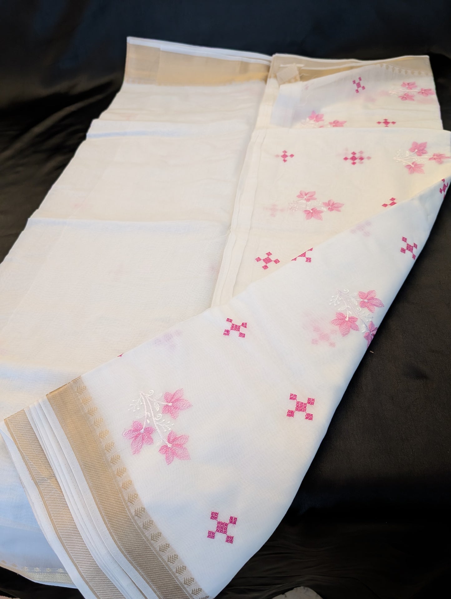 Kerala White Designer Saree – Pink Thread & Gold Border - Full Set